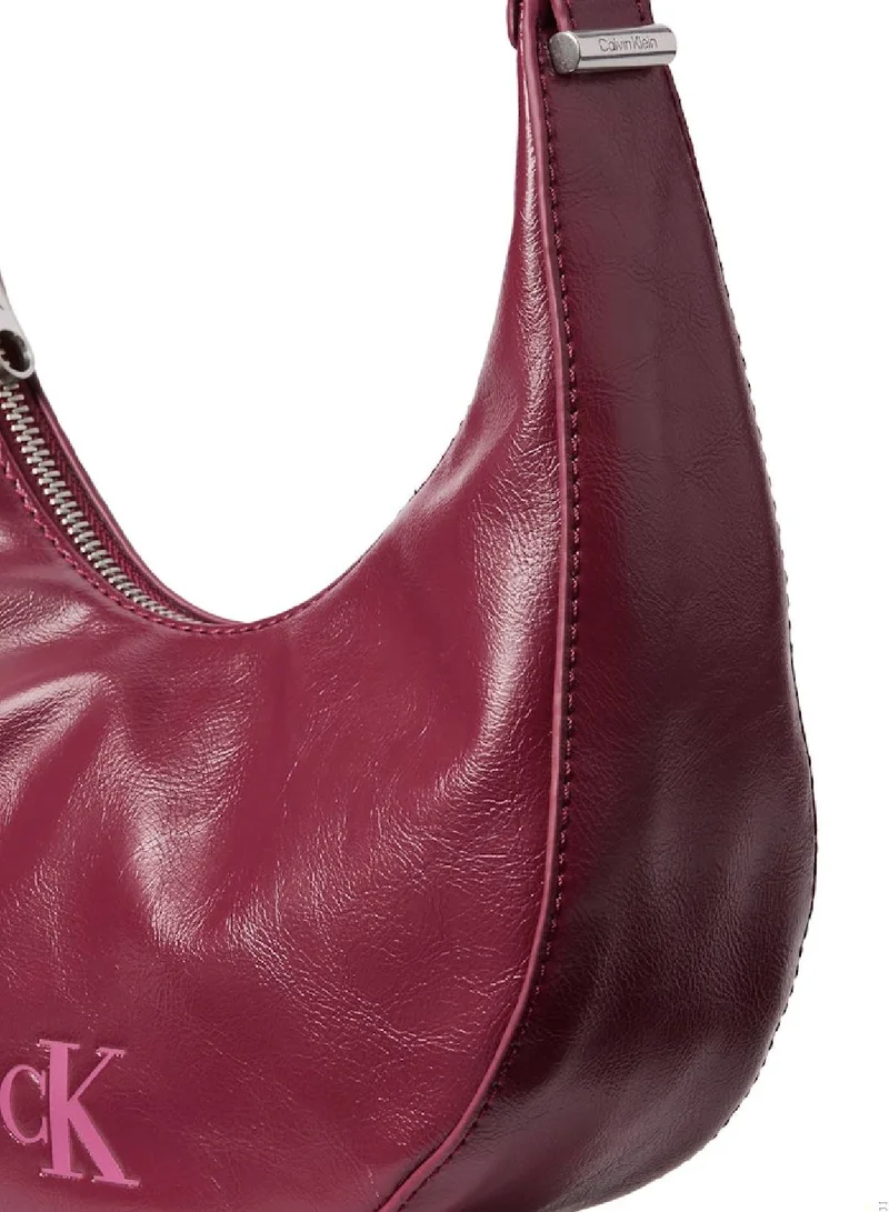 كالفن كلاين حقيبة كروس صغيرة بتصميم منحني